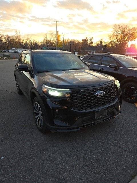 2025 Ford Explorer ST-LINE's photo