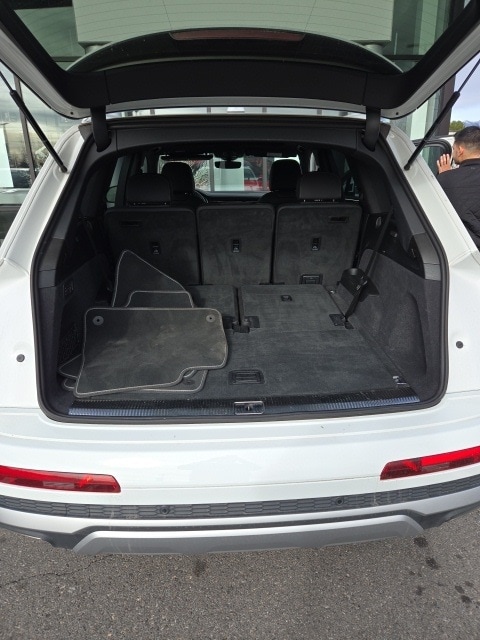 2025 Audi Q7 55 Premium Plus photo 4