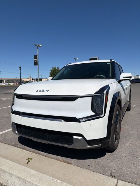 2024 Kia EV9 Land AWD's photo