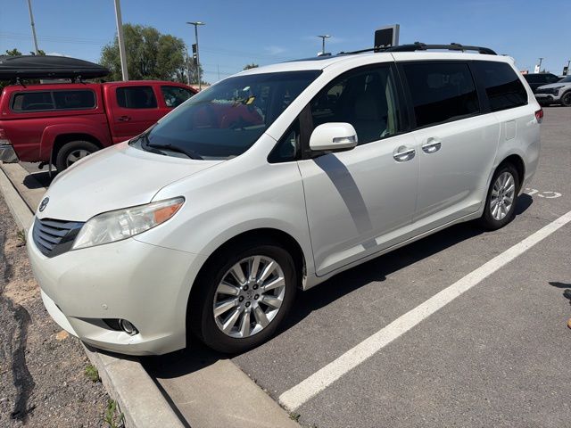 2013 Toyota Sienna Limited V6 AWD 7-Passenger's photo