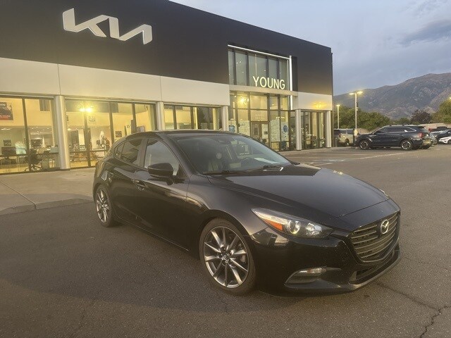 2018 Mazda Mazda3 Touring Hatchback photo 3