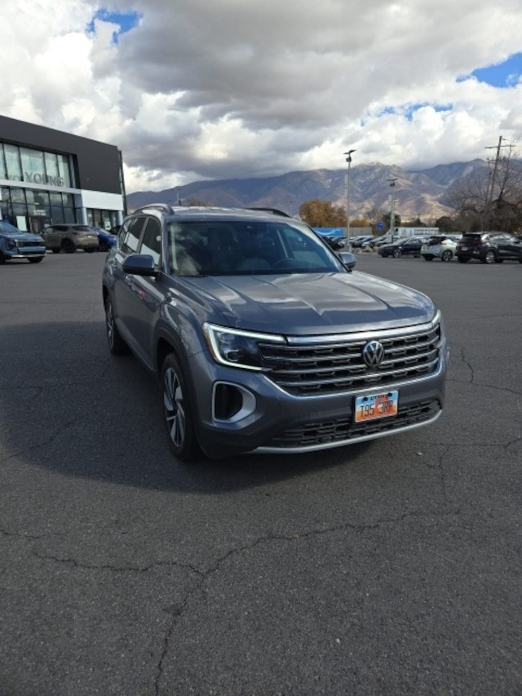 Used 2024 Volkswagen Atlas 2.0T SE w/Technology SUV