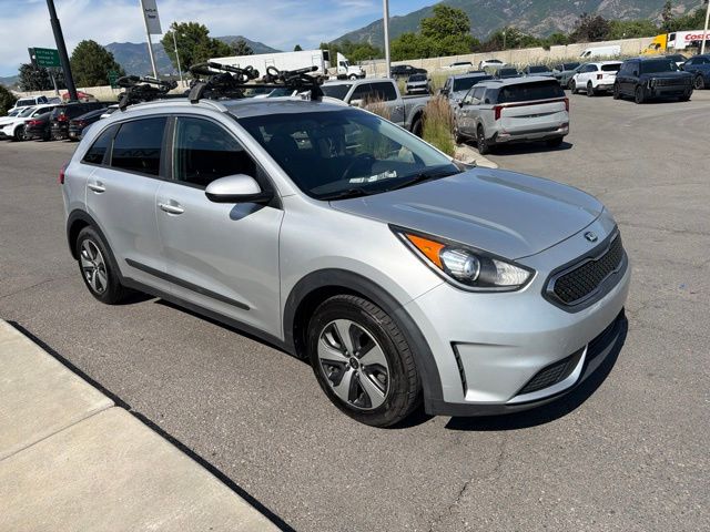 2017 Kia Niro LX's photo