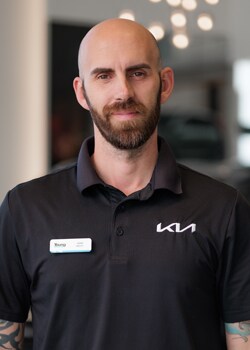 Staff member John Petty from ID_09dd19c1fbee