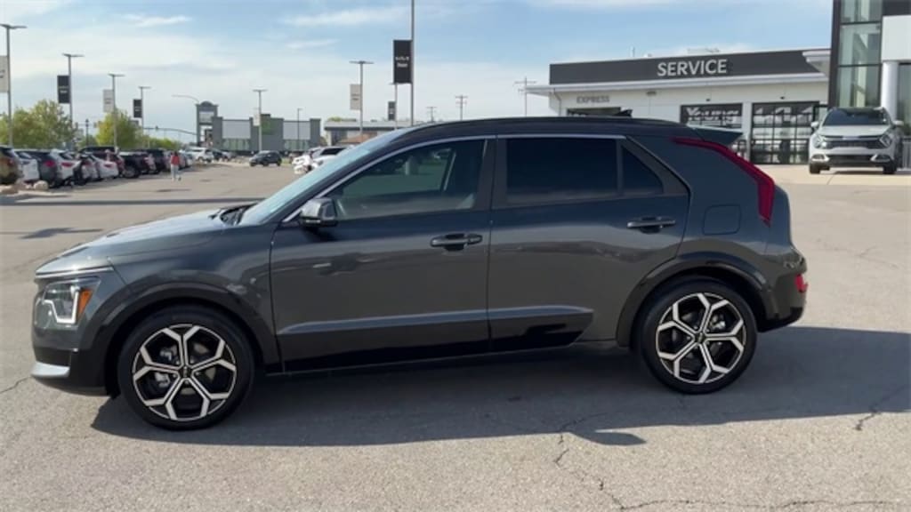 Used 2024 Kia Niro EX Touring SUV