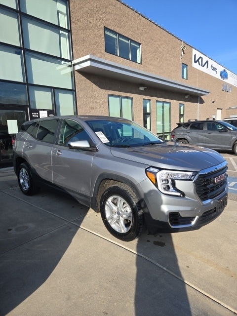 2024 GMC Terrain SLE's photo