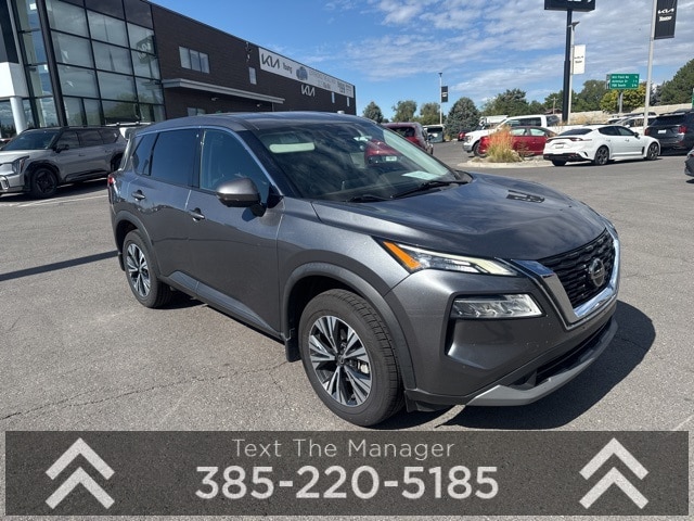 2021 Nissan Rogue SV photo 2