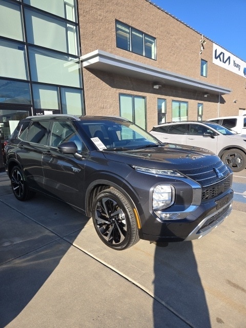 2024 Mitsubishi Outlander Plug-in Hybrid SEL's photo