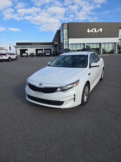 2017 Kia Optima LX photo 2