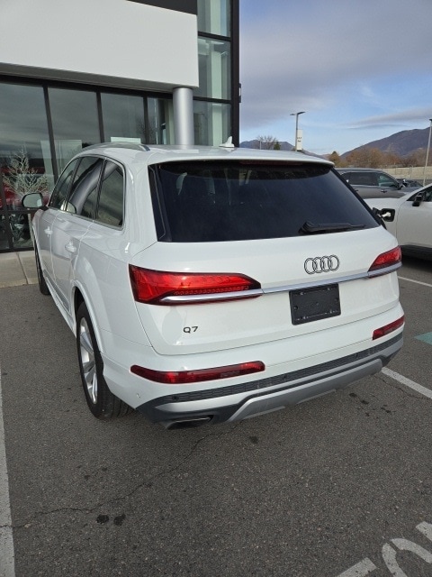 2025 Audi Q7 55 Premium Plus photo 3
