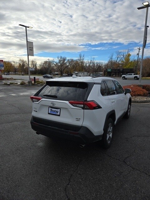 2022 Toyota RAV4 XLE photo 4