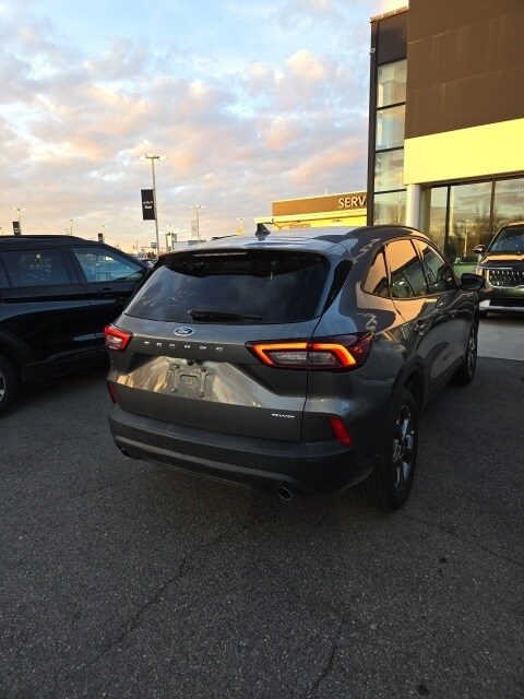 2025 Ford Escape ST-Line photo 4