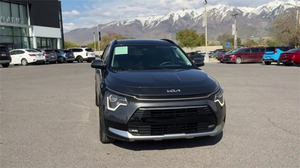 Used 2024 Kia Niro EX Touring SUV