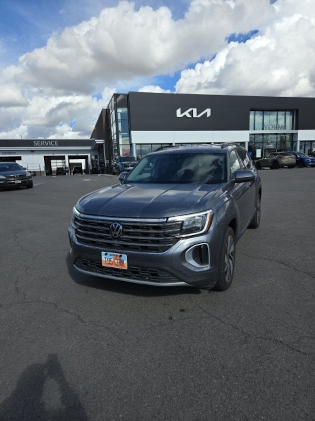 Used 2024 Volkswagen Atlas 2.0T SE w/Technology SUV