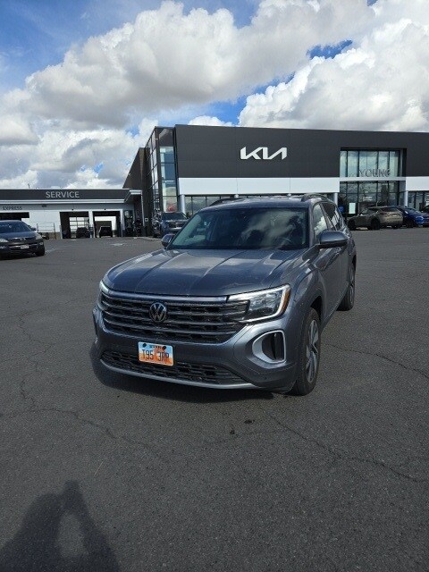 2024 Volkswagen Atlas SE Technology photo 2