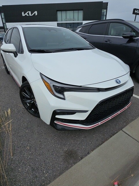 2023 Toyota Corolla Hybrid LE photo 2