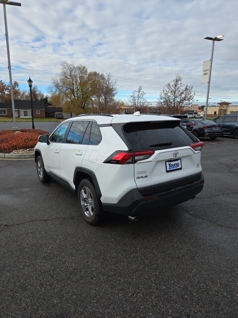 2022 Toyota RAV4 XLE photo 3