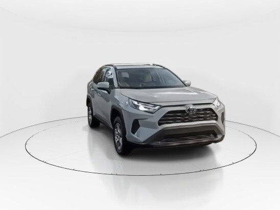 2022 Toyota RAV4 Hybrid XLE photo 2