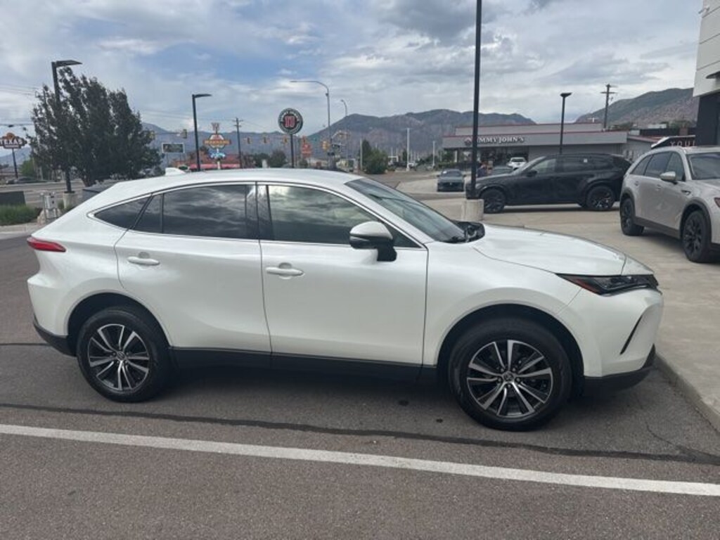 Used 2022 Toyota Venza LE SUV