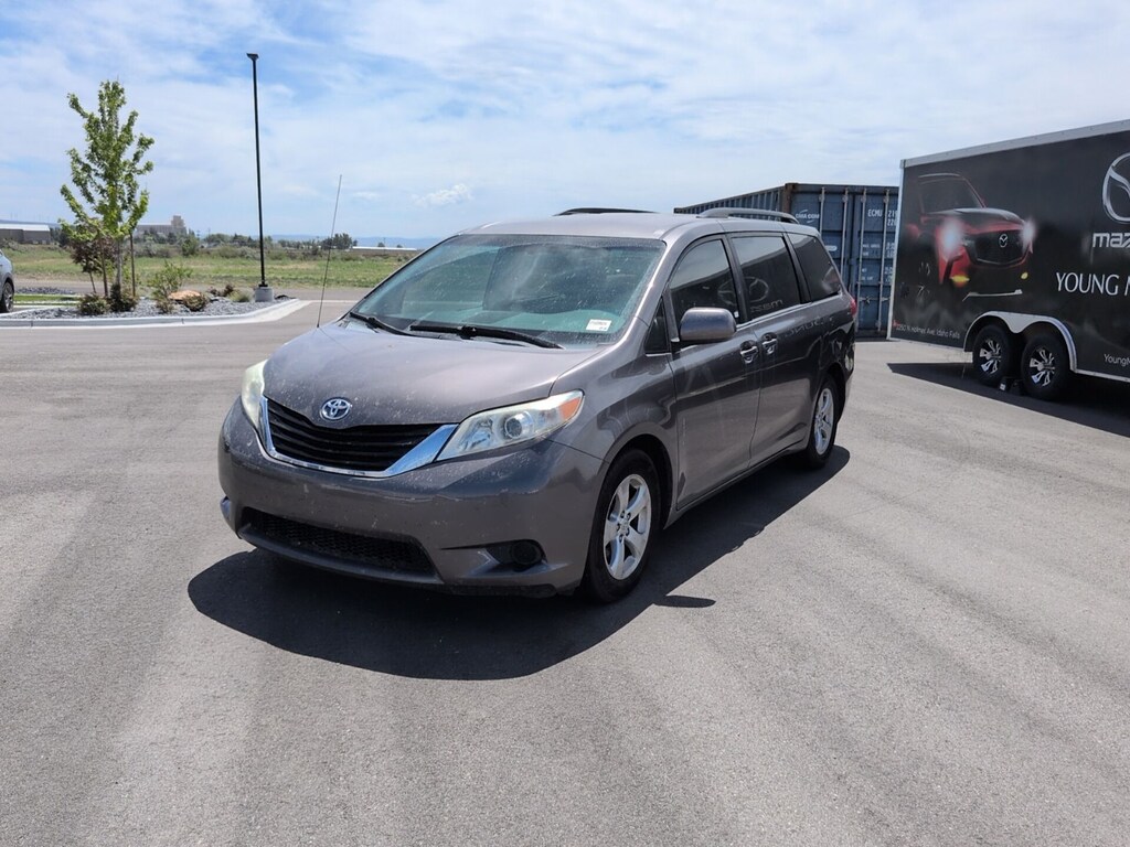 Used 2013 Toyota Sienna LE Minivan/Van
