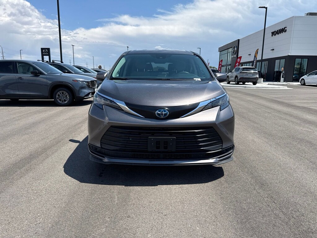 Used 2024 Toyota Sienna LE Minivan/Van