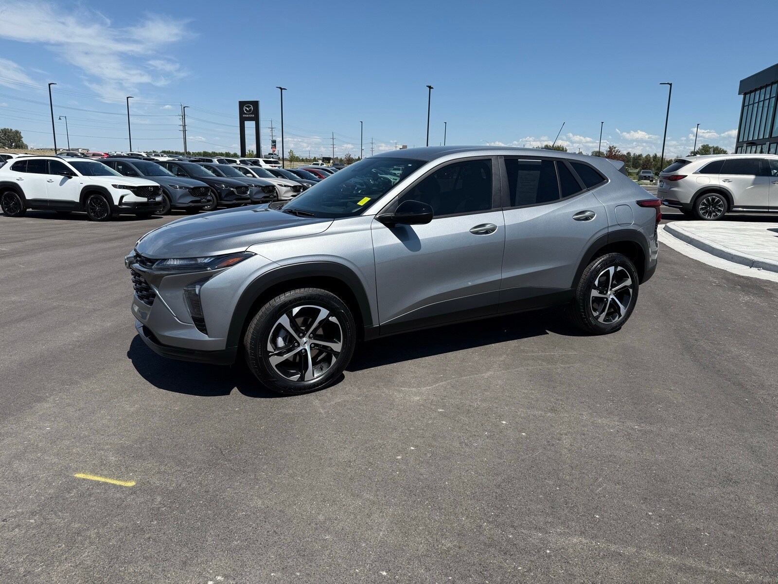 2025 Chevrolet Trax photo 2