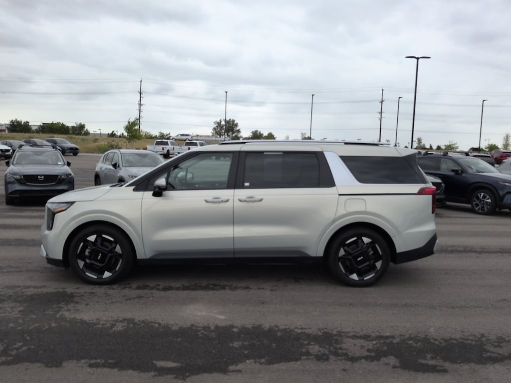 Used 2025 Kia Carnival EX Minivan/Van