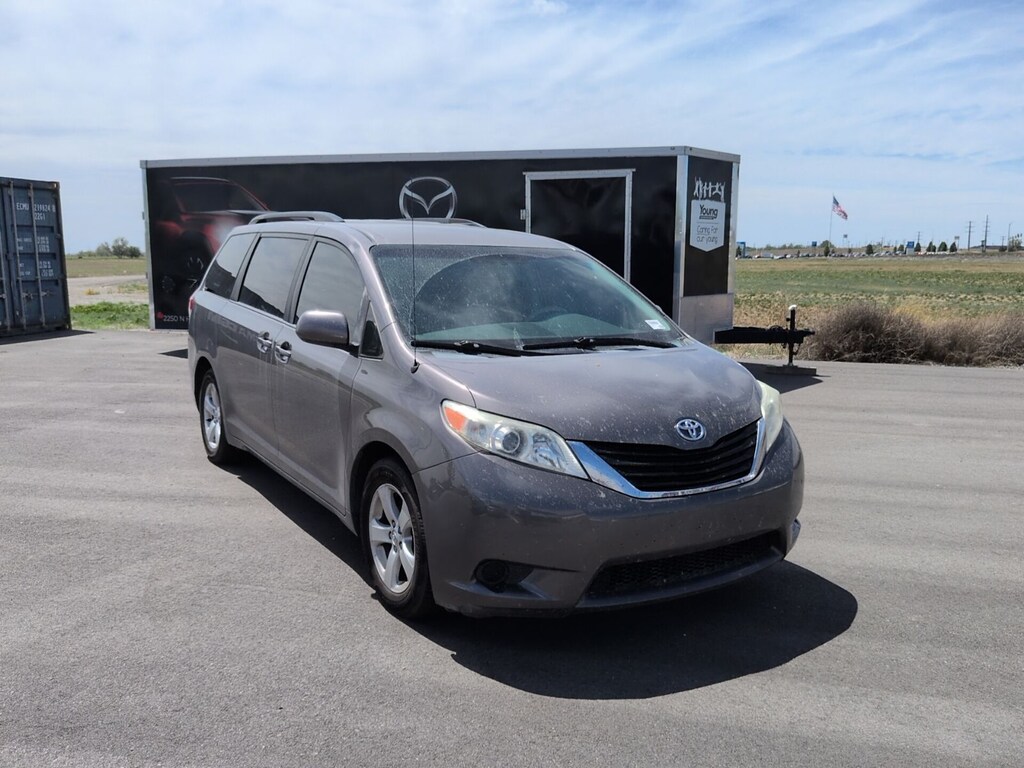 Used 2013 Toyota Sienna LE Minivan/Van