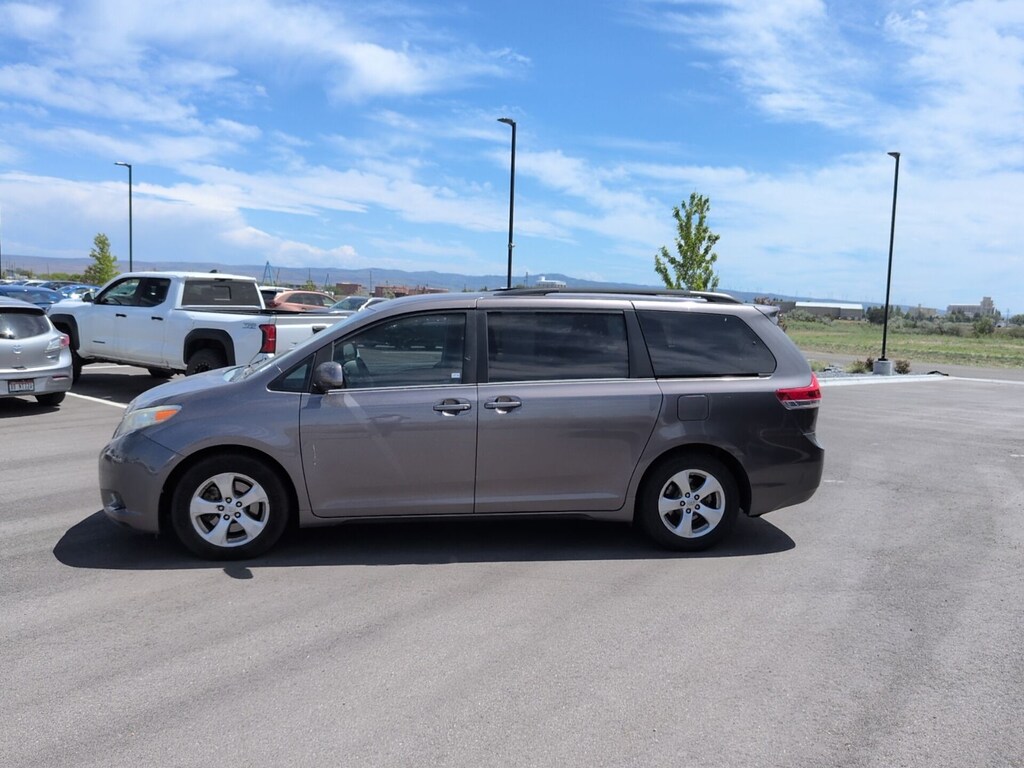 Used 2013 Toyota Sienna LE Minivan/Van