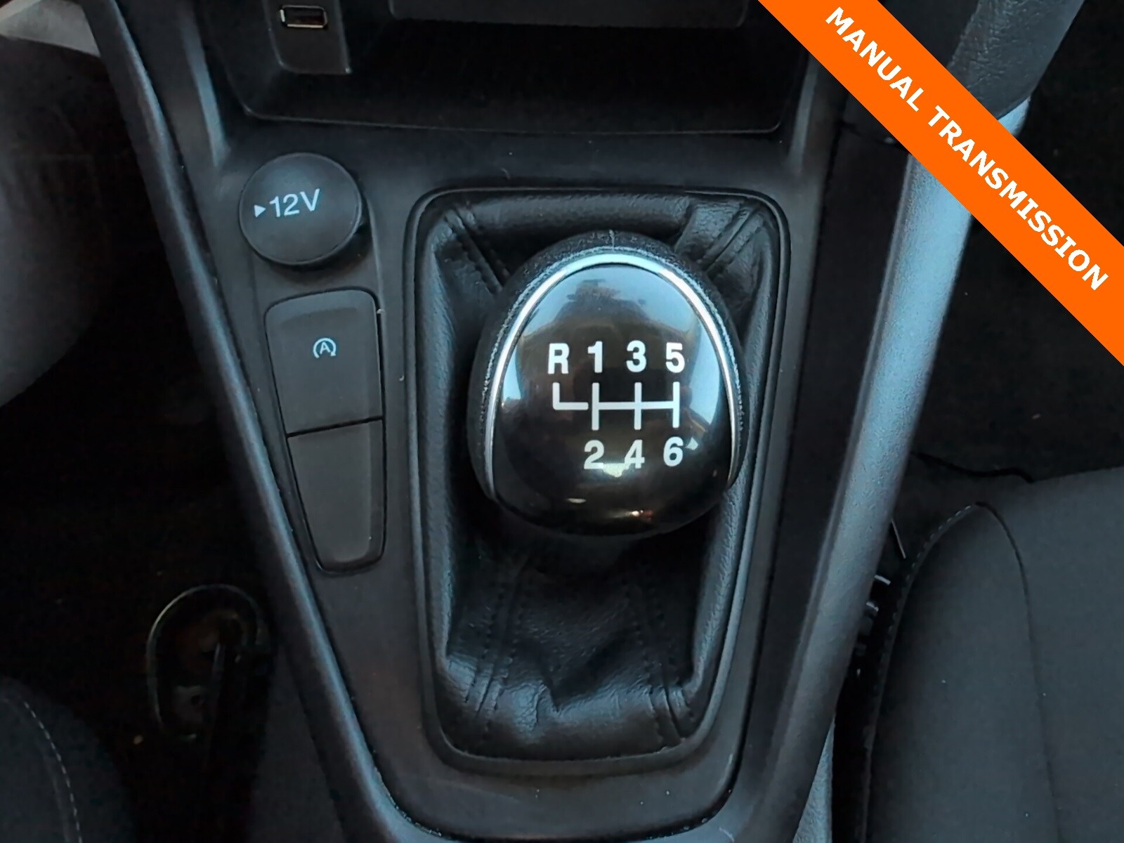 2018 Ford Focus SE photo 2