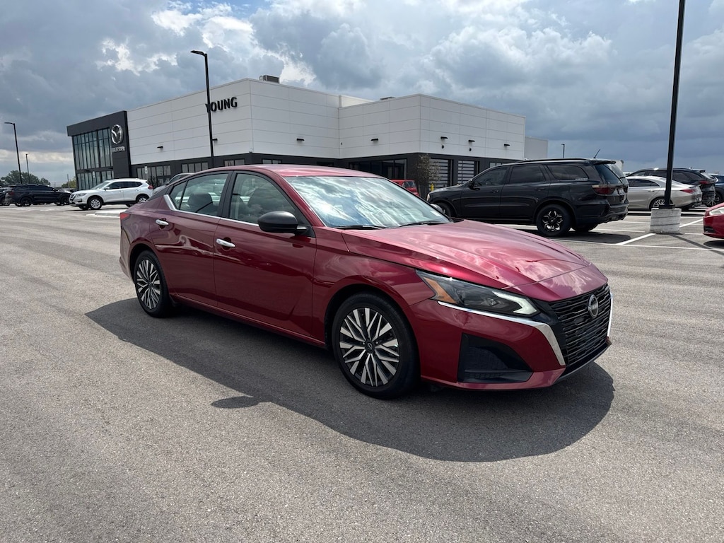Used 2024 Nissan Altima 2.5 SV Sedan