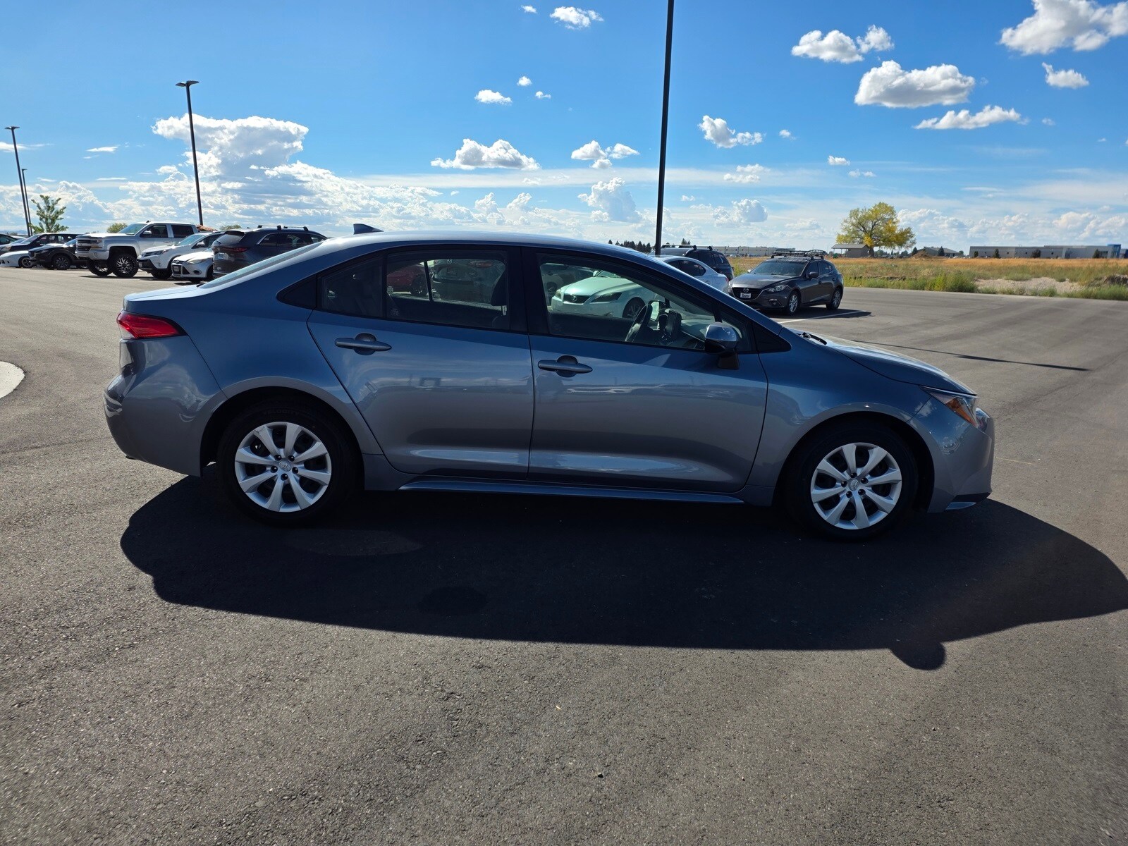 2022 Toyota Corolla LE photo 3