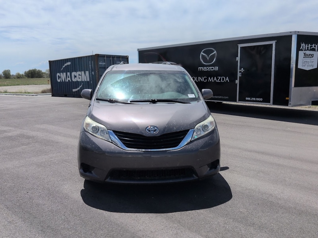 Used 2013 Toyota Sienna LE Minivan/Van