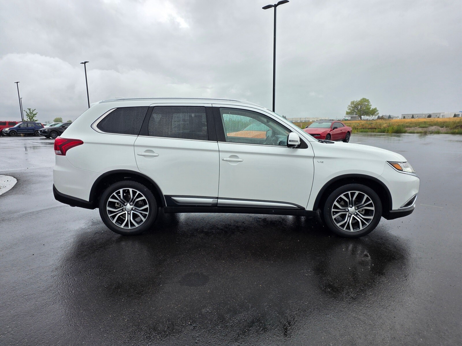 2017 Mitsubishi Outlander GT photo 2