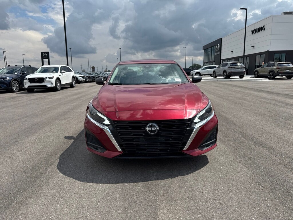 Used 2024 Nissan Altima 2.5 SV Sedan