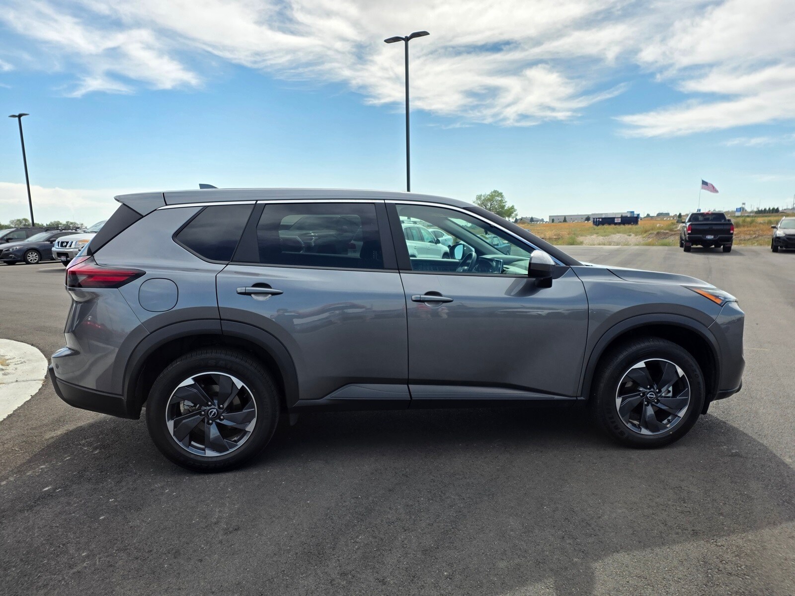 2024 Nissan Rogue SV photo 4