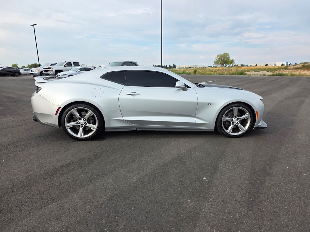 2018 Chevrolet Camaro SS Coupe photo 2