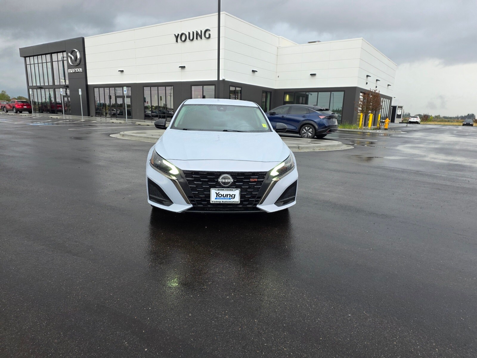 2023 Nissan Altima 2.5 SR photo 2