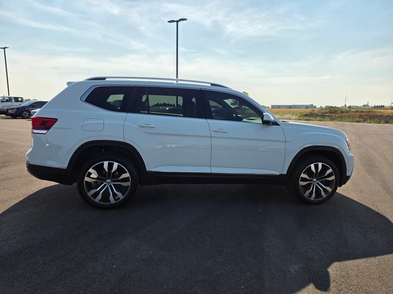 2019 Volkswagen Atlas V6 SEL Premium photo 3