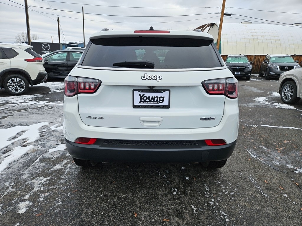 2024 Jeep Compass Latitude photo 3
