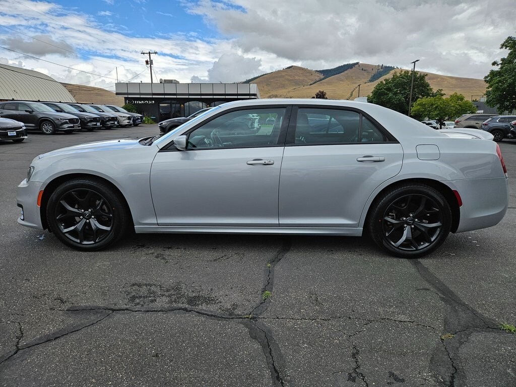 2022 Chrysler 300 S photo 4