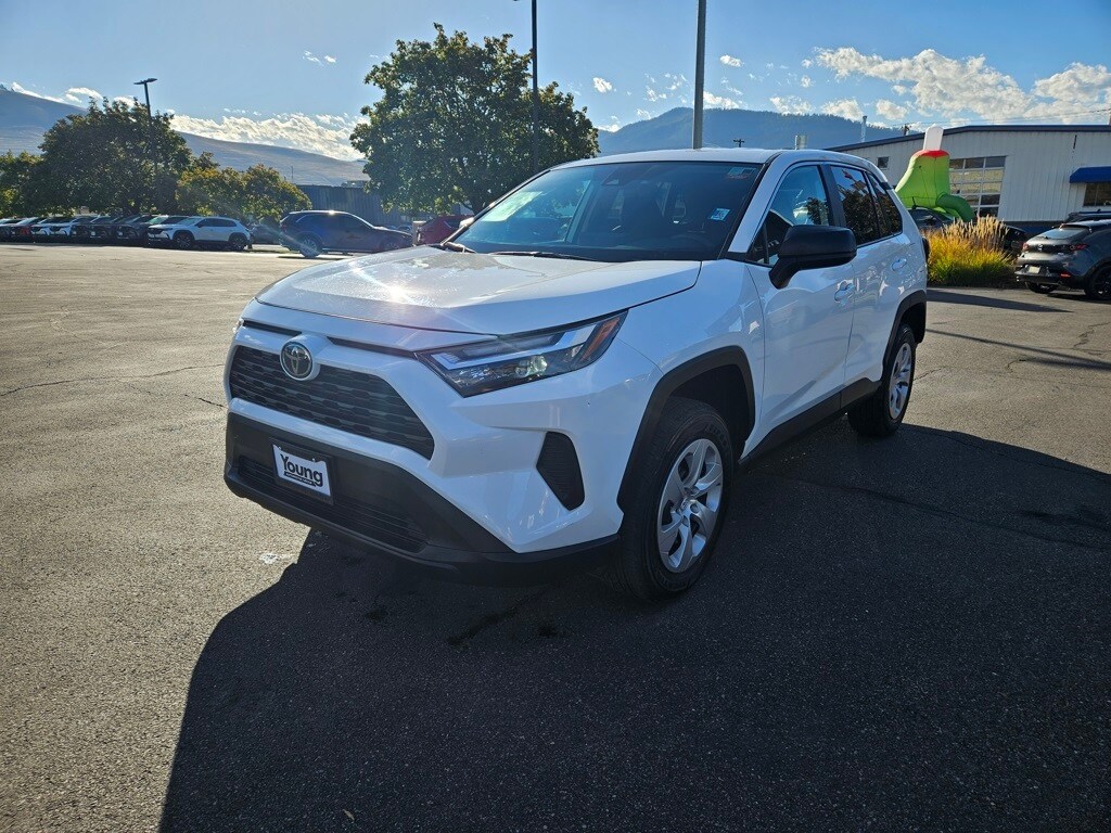 2024 Toyota RAV4 LE photo 3