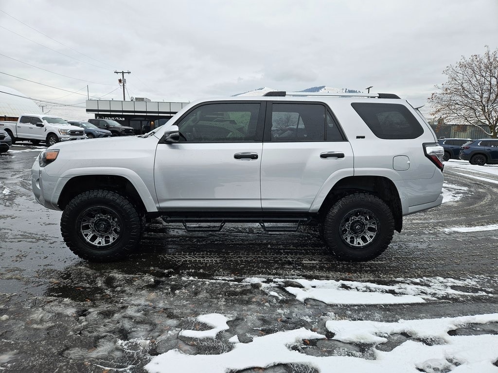2023 Toyota 4Runner SR5 Premium 4WD photo 3