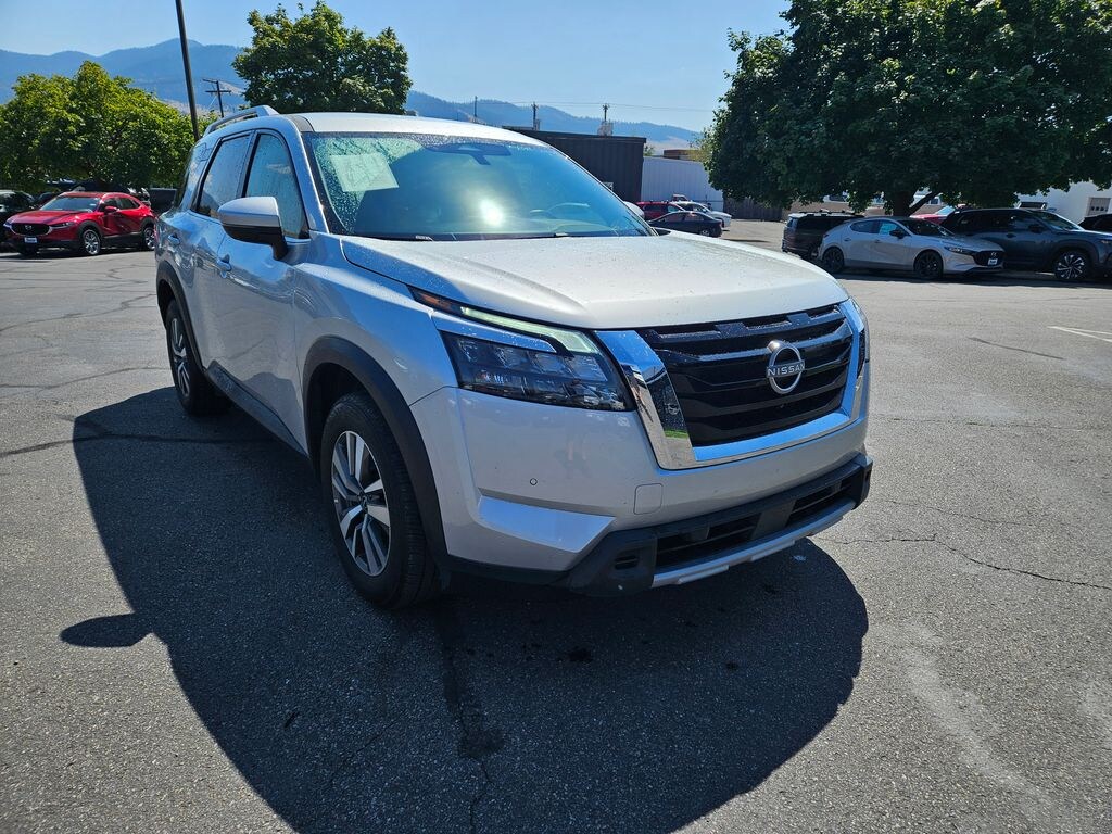 Used 2025 Nissan Pathfinder SL SUV