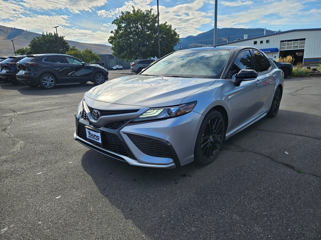 2021 Toyota Camry XSE photo 3