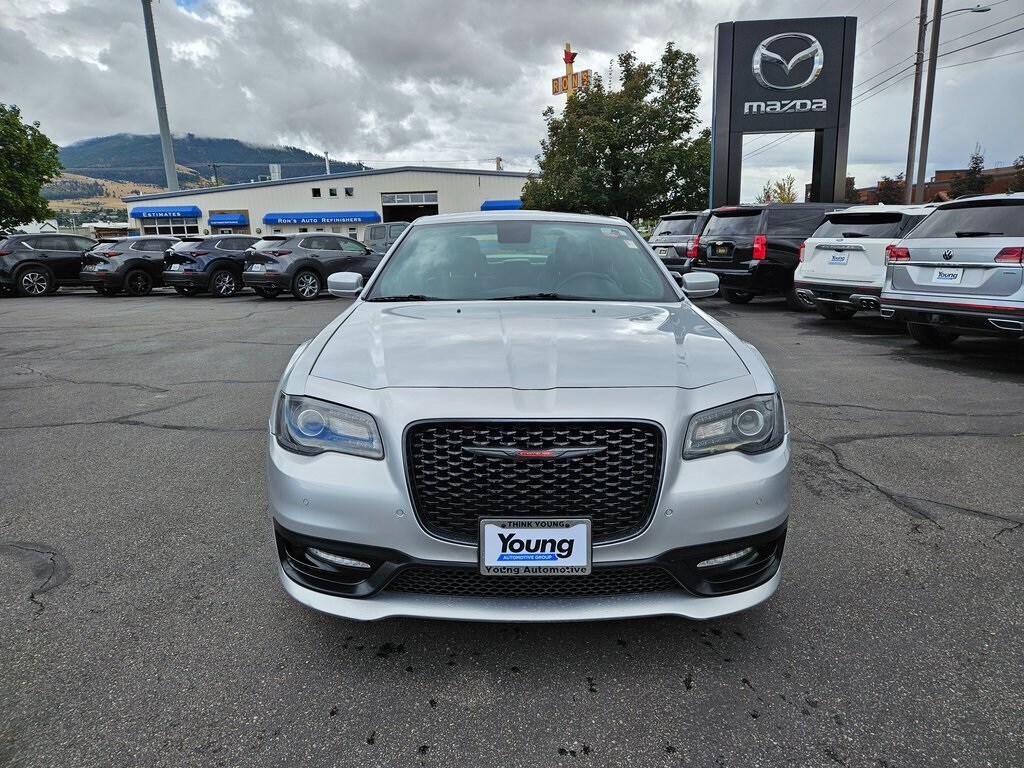 2022 Chrysler 300 S photo 2