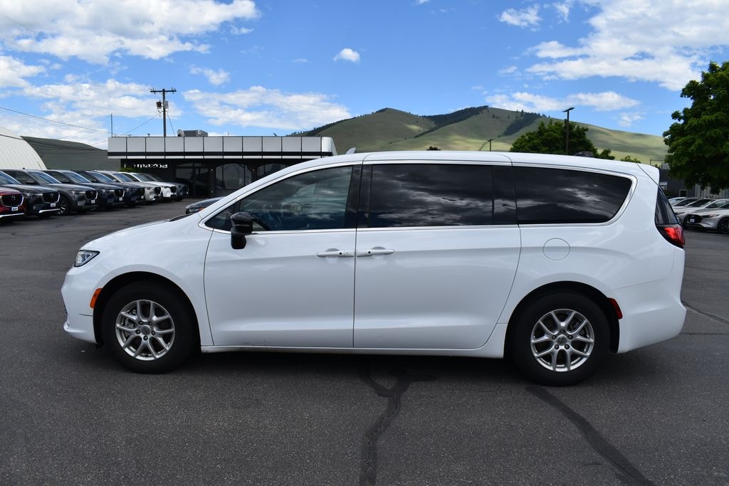 Used 2025 Chrysler Pacifica Select Minivan/Van