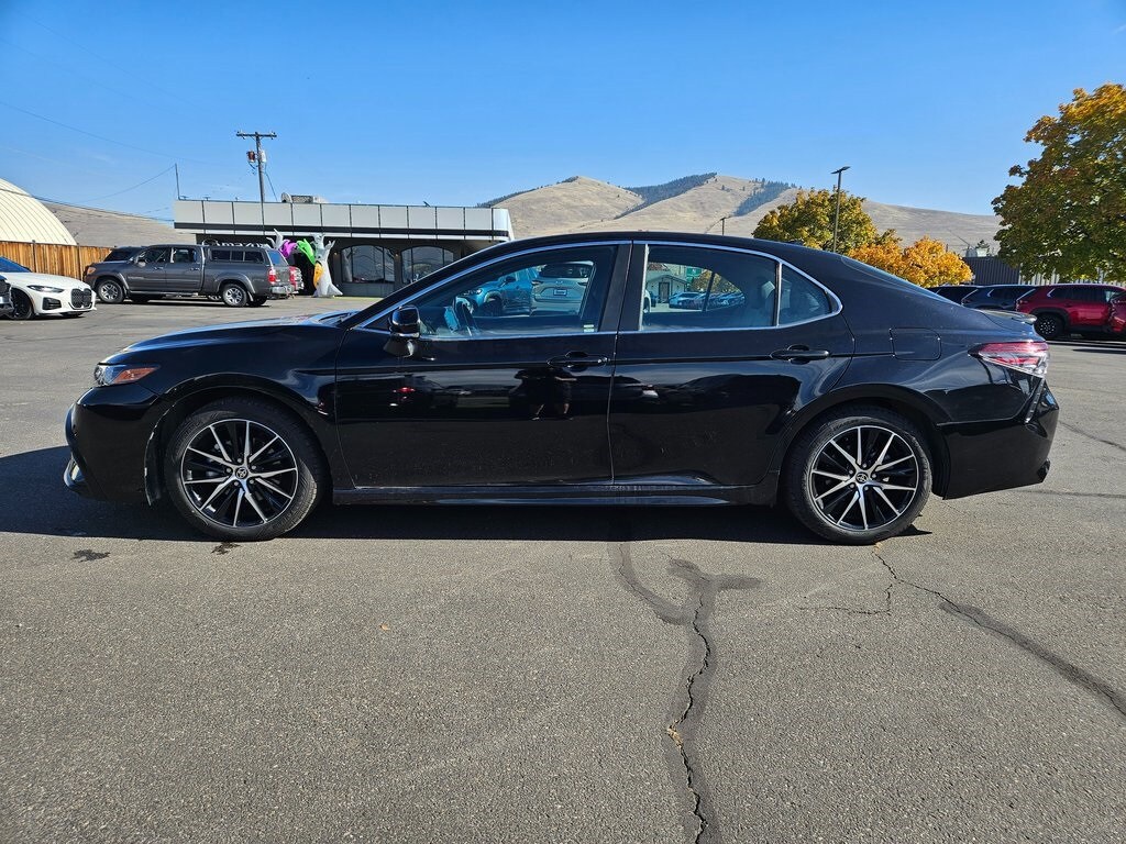 2024 Toyota Camry SE photo 4