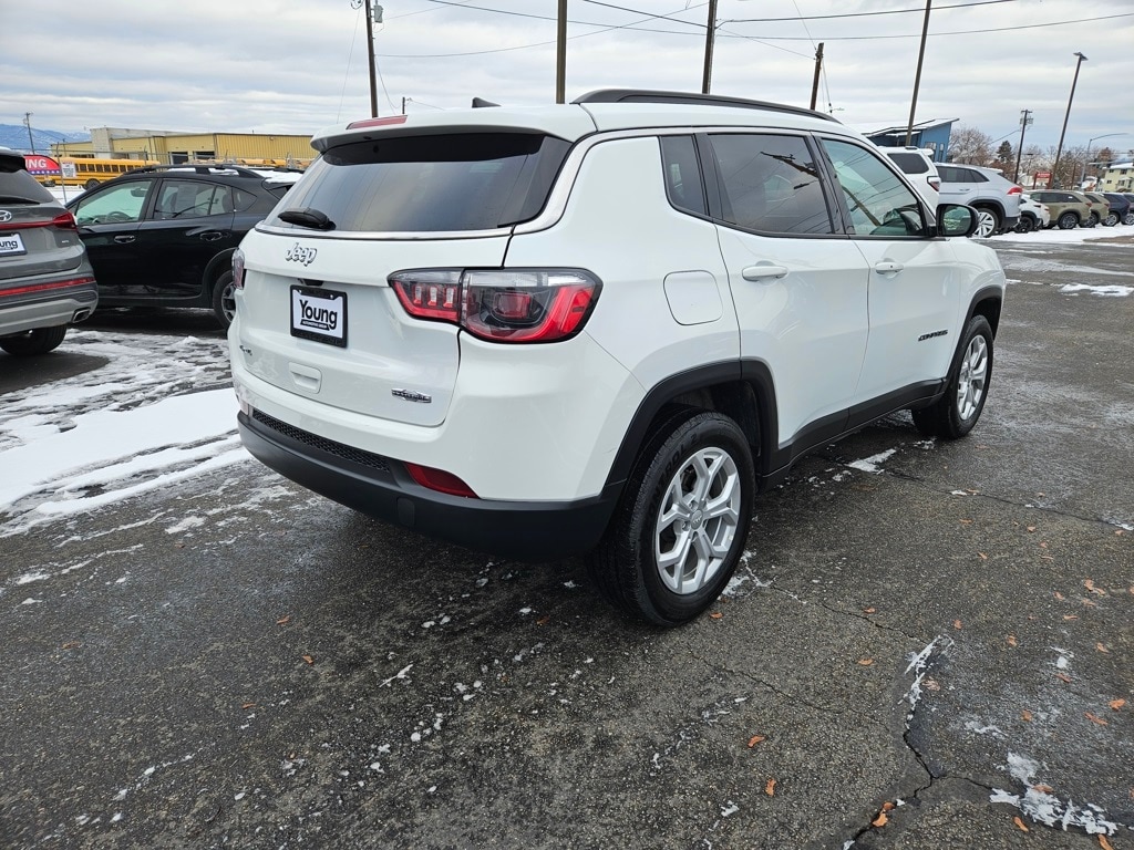 2024 Jeep Compass Latitude photo 4