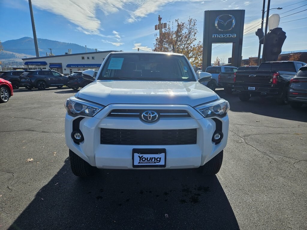 2024 Toyota 4Runner SR5 Premium 4WD photo 2